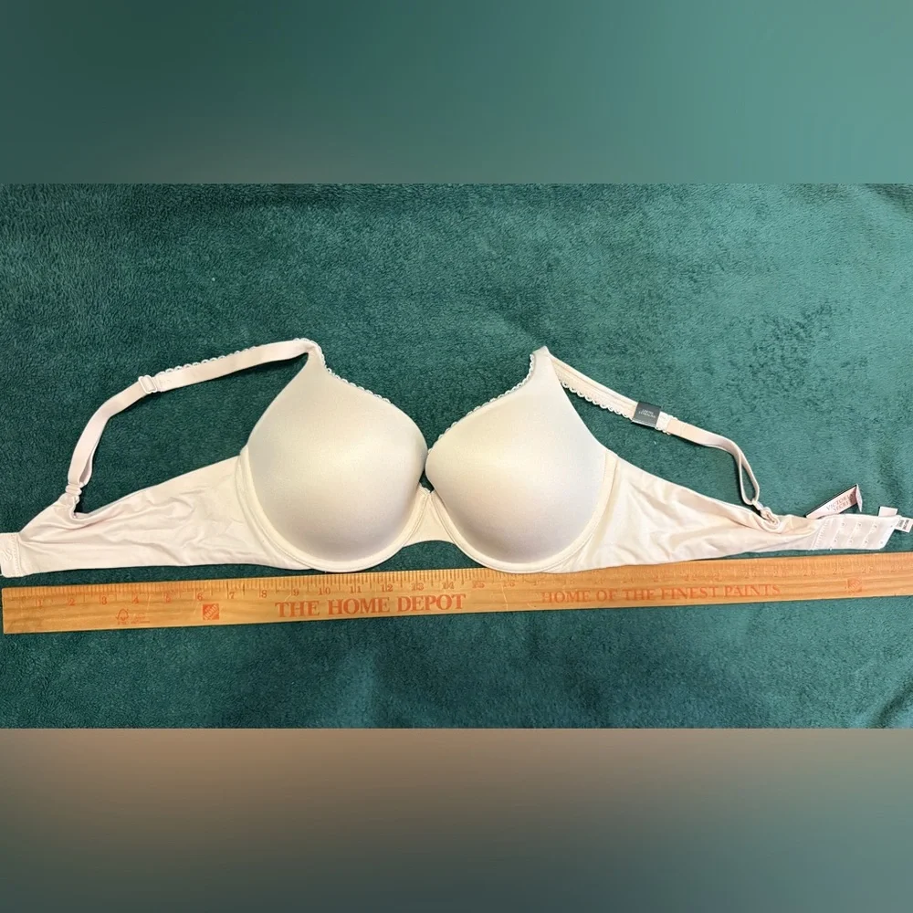 Victoria's Secret Cream Bra - Picture 1 of 4